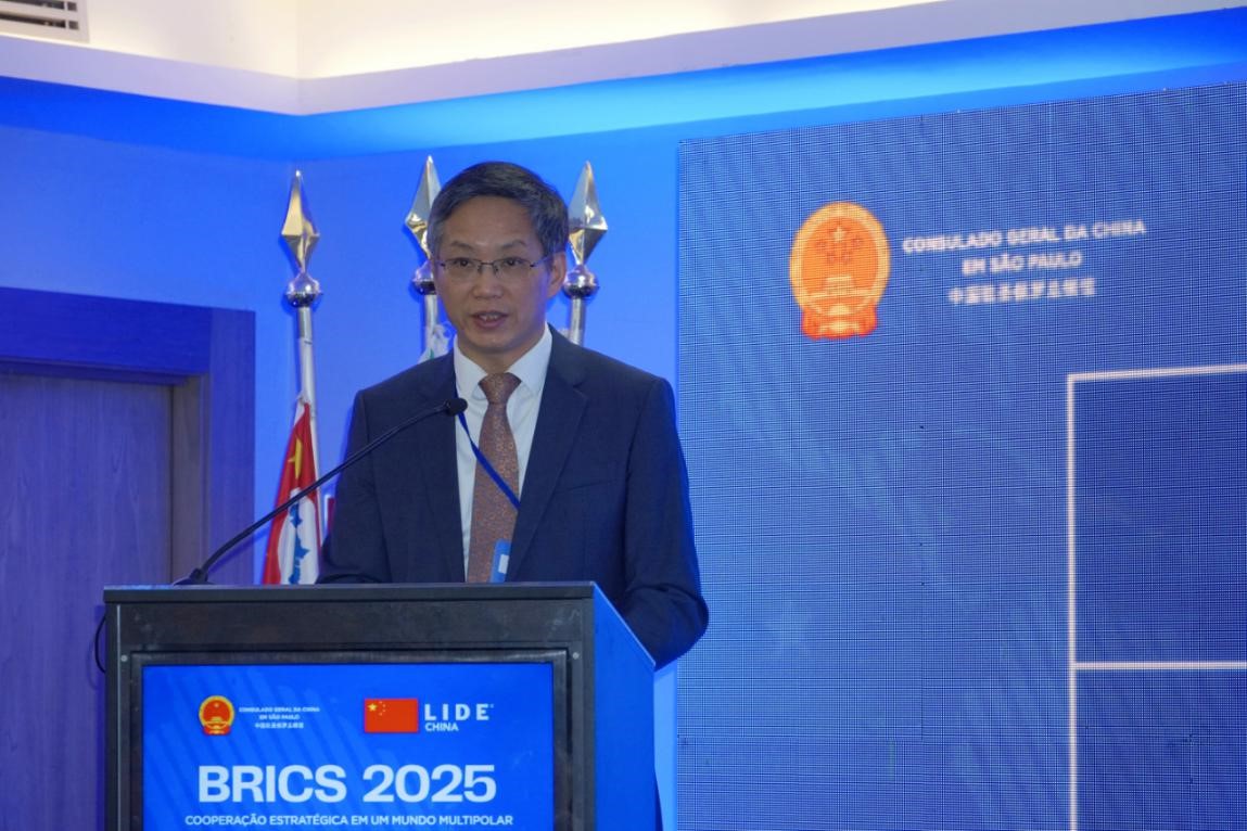 当地时间7月24日，“金砖2025：多极世界中的战略合作”主题研讨会在巴西圣保罗举行。图为中国驻圣保罗总领事余鹏在研讨会上致辞。中国驻圣保罗总领事馆供图