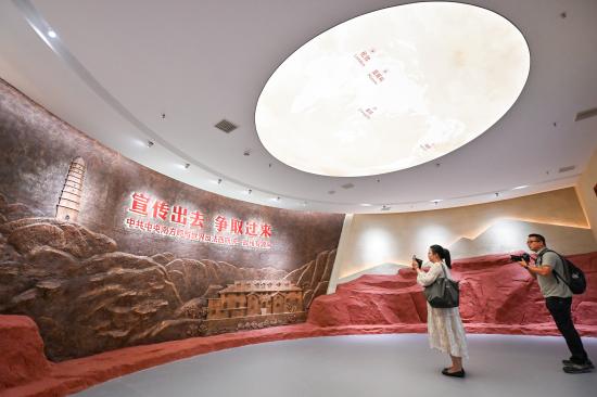 （抗战胜利80周年）“勠力同心——粤港抗战史实展”港澳区巡展开幕式在香港举行