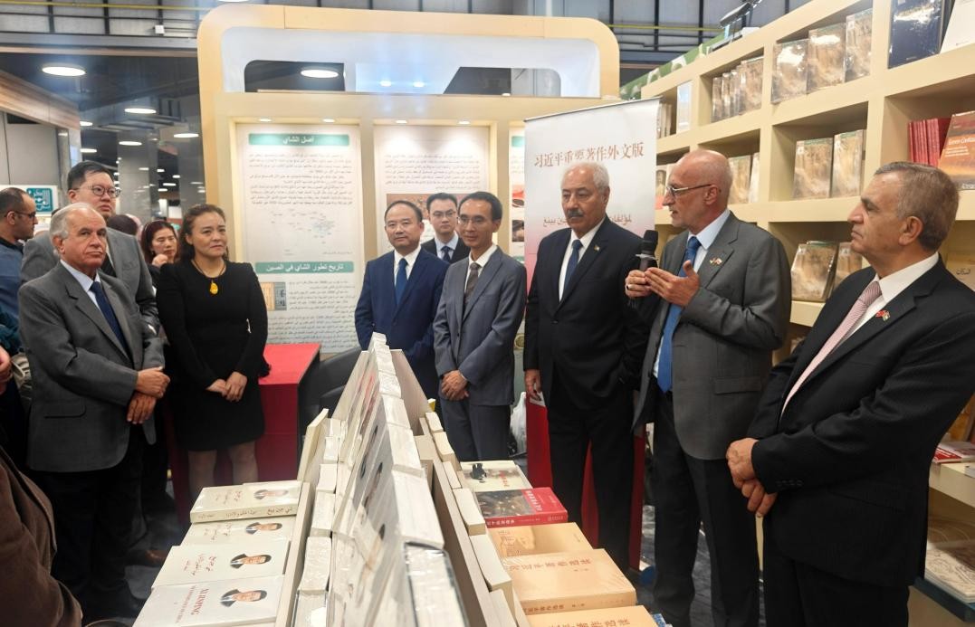 09月26日，中国驻约旦大使馆在中国展台举办习近平重要著作外文版推介活动。中国驻约旦大使馆供图