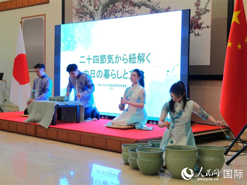 青瓷瓯乐表演。人民网 许可摄