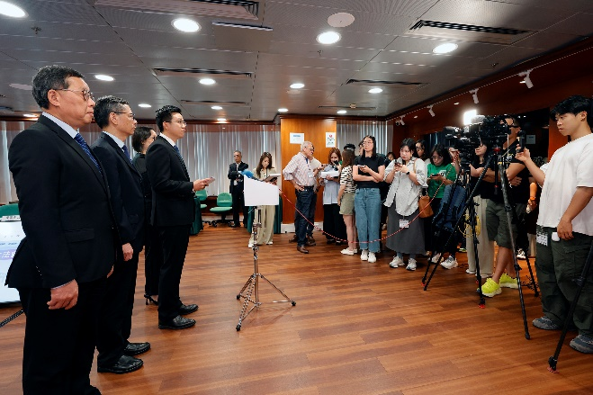 图为立法会选举管理委员会向媒体介绍选务工作。澳门特区新闻局供图