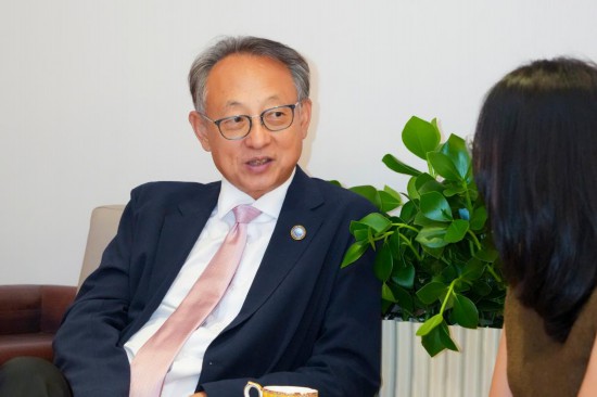 9月12日,中国空中商学院企业家俱乐部主席赵涛在香港举行的“香港金融资本助力中国企业出海,再造海上新丝绸之路”活动期间接受采访。新华社记者 朱炜 摄