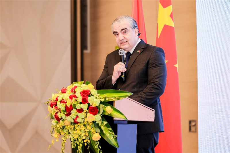 玻利维亚驻华大使西莱斯致辞。主办方供图