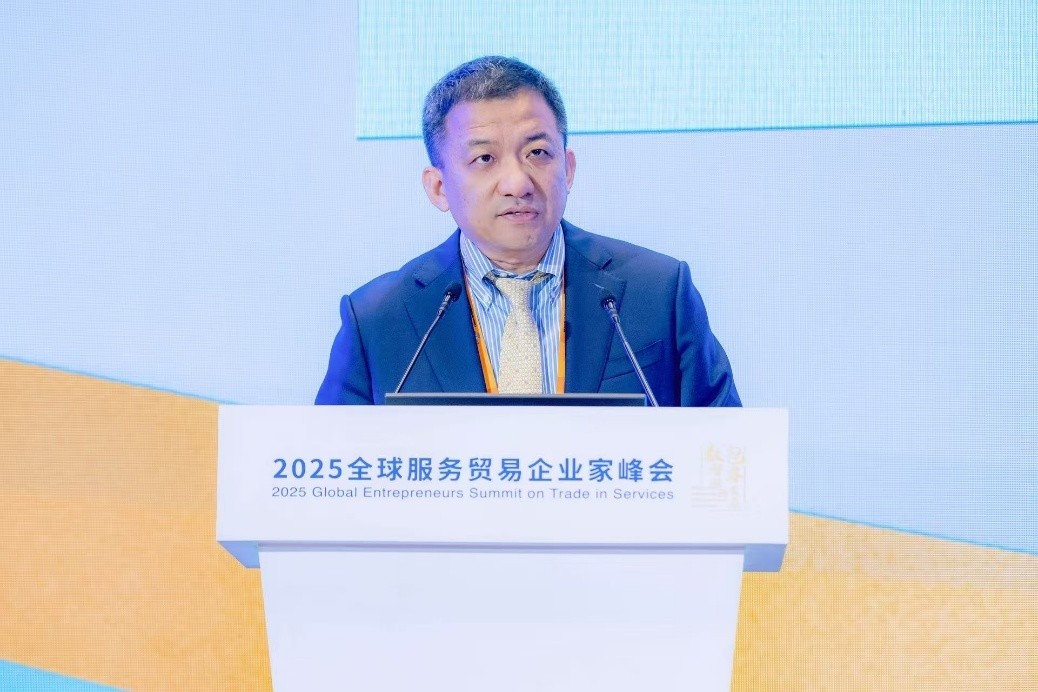 高通公司全球副总裁夏权在2025全球服务贸易企业家峰会发表主题演讲。（受访者供图）