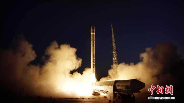 北京时间9月5日19时39分，中国在酒泉卫星发射中心使用谷神星一号运载火箭，成功将开运一号卫星发射升空，卫星顺利进入预定轨道，发射任务获得圆满成功。此次任务还搭载发射了驭星三号08星、云遥一号27星。此次任务是谷神星一号运载火箭的第21次飞行。王衡 摄
