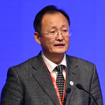 黄宝印 对外经济贸易大学党委书记 面向世界科技前沿和国家重大战略需求,基于人才的成长规律和发展需要,以中国式高校治理现代化推进高校人才培养理念、教学范式、课程体系和专业形态等系列重塑。