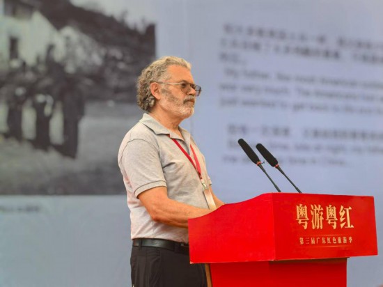 8月22日,戴维·克尔在位于东莞的广东东江纵队纪念馆致辞。新华社发