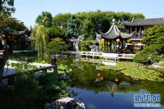 图为位于美国俄勒冈州波特兰市的兰苏园。万斌 摄