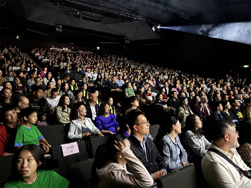 “中秋月夜，声动巴黎”2025中秋晚会现场。邵琦供图