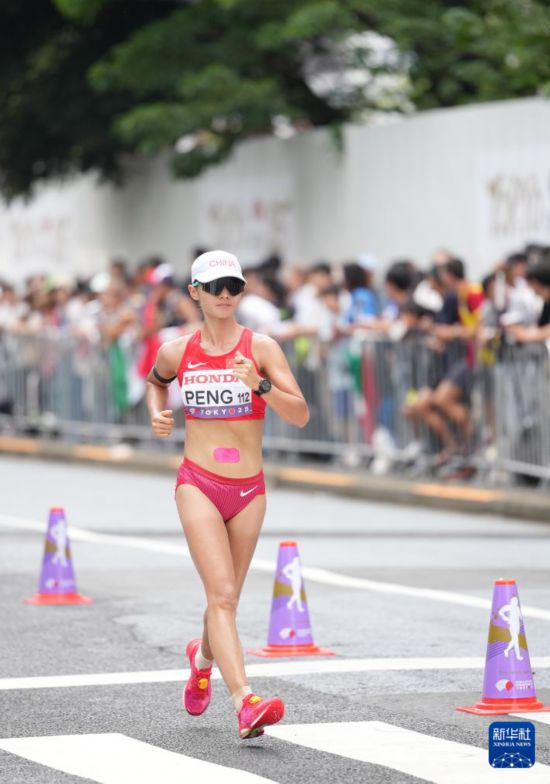9月13日，中国选手彭丽在比赛中。当日，2025年世界田径锦标赛竞走女子35公里决赛在日本东京举行。新华社记者 江汉 摄