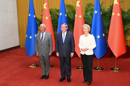 李强出席2025世界人工智能大会暨人工智能全球治理高级别会议开幕式并致辞