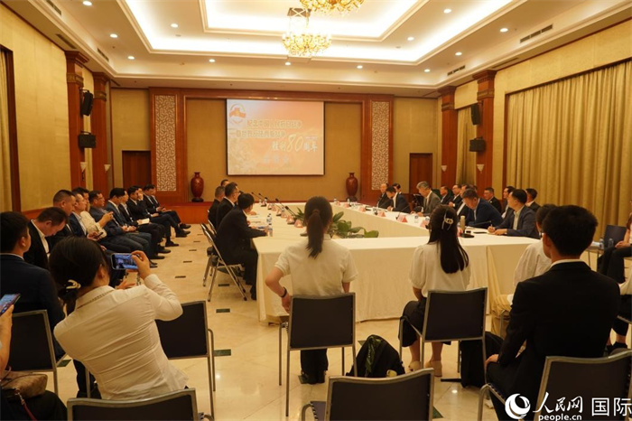 8月15日，中国驻印尼大使馆举办纪念中国人民抗日战争暨世界反法西斯战争胜利80周年座谈会。人民网记者曹师韵摄