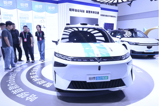 安全至上：首款前装量产Robotaxi车型亮相株洲